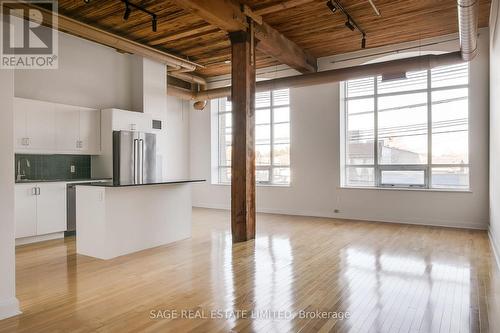 223 - 993 Queen Street W, Toronto, ON - Indoor Photo Showing Kitchen