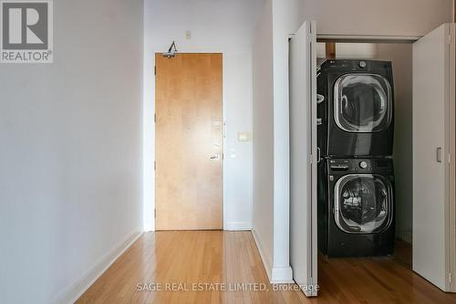 223 - 993 Queen Street W, Toronto, ON - Indoor Photo Showing Laundry Room