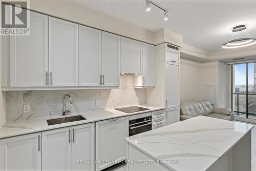 811 - 9085 Jane Street, Vaughan, ON - Indoor Photo Showing Kitchen