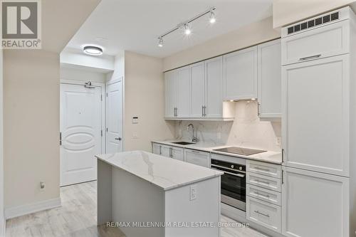 811 - 9085 Jane Street, Vaughan, ON - Indoor Photo Showing Kitchen