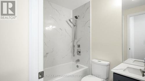 811 - 9085 Jane Street, Vaughan, ON - Indoor Photo Showing Bathroom