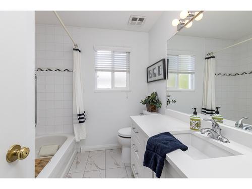 8237 167A Street, Surrey, BC - Indoor Photo Showing Bathroom