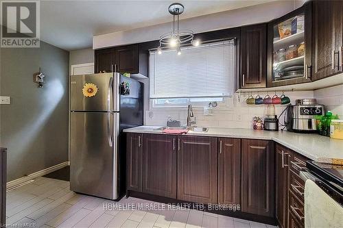 62 Riverdale Drive, Hamilton, ON - Indoor Photo Showing Kitchen