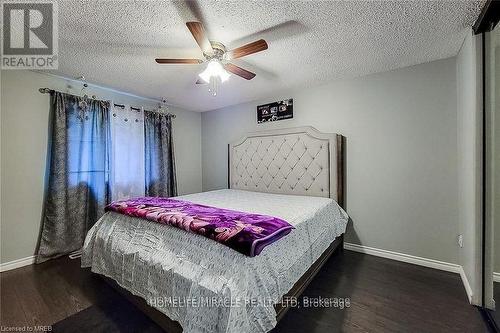 62 Riverdale Drive, Hamilton, ON - Indoor Photo Showing Bedroom