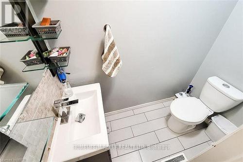 62 Riverdale Drive, Hamilton, ON - Indoor Photo Showing Bathroom