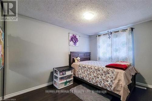 62 Riverdale Drive, Hamilton, ON - Indoor Photo Showing Bedroom