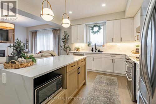 6865 Royal Magnolia Avenue, London, ON - Indoor Photo Showing Kitchen With Upgraded Kitchen