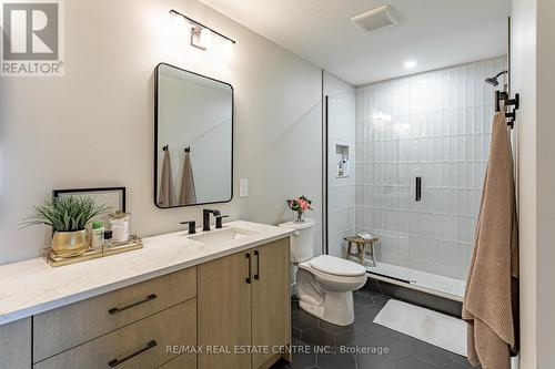 6865 Royal Magnolia Avenue, London, ON - Indoor Photo Showing Bathroom