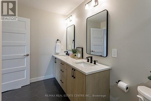 6865 Royal Magnolia Avenue, London, ON - Indoor Photo Showing Bathroom