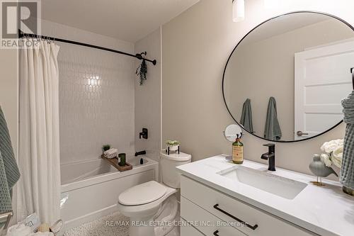 6865 Royal Magnolia Avenue, London, ON - Indoor Photo Showing Bathroom