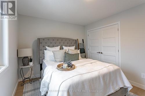 6865 Royal Magnolia Avenue, London, ON - Indoor Photo Showing Bedroom