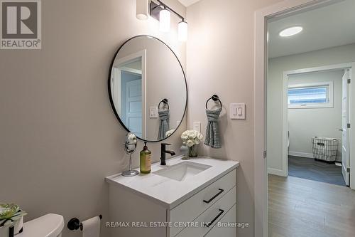 6865 Royal Magnolia Avenue, London, ON - Indoor Photo Showing Bathroom