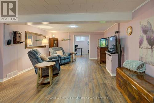 28 Sunset Boulevard, Perth, ON - Indoor Photo Showing Living Room