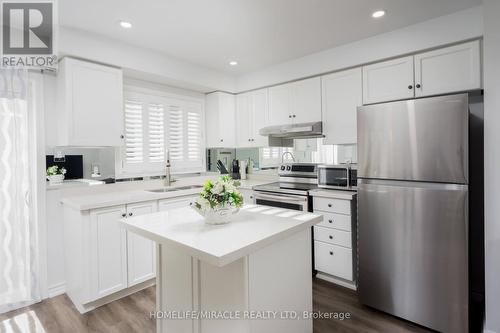 220 Kelso Crescent, Vaughan, ON - Indoor Photo Showing Kitchen