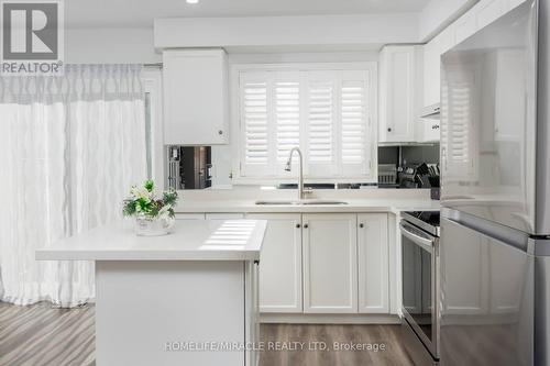 220 Kelso Crescent, Vaughan, ON - Indoor Photo Showing Kitchen