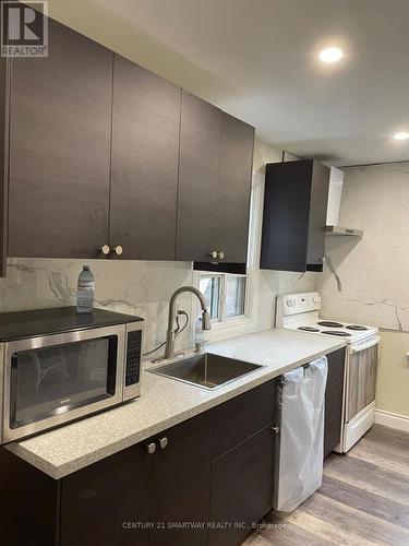 4528 Longmoor Drive, Burlington, ON - Indoor Photo Showing Kitchen