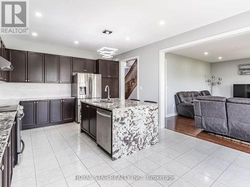 24 Bonnieglen Farm Boulevard, Caledon, ON - Indoor Photo Showing Kitchen With Upgraded Kitchen