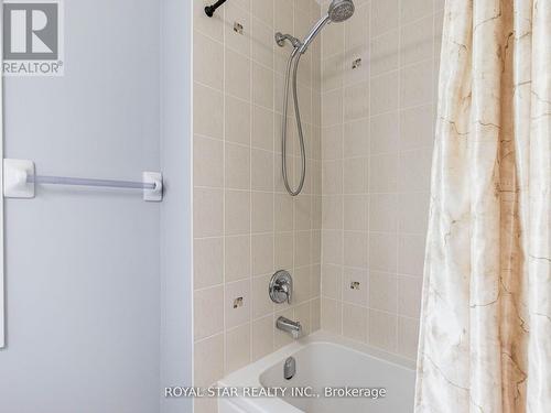 24 Bonnieglen Farm Boulevard, Caledon, ON - Indoor Photo Showing Bathroom