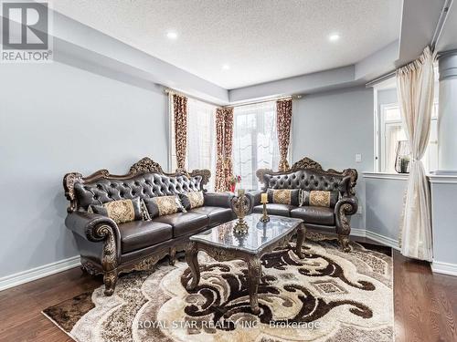 24 Bonnieglen Farm Boulevard, Caledon, ON - Indoor Photo Showing Living Room