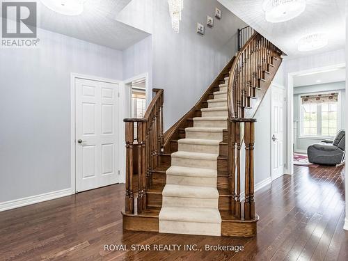 24 Bonnieglen Farm Boulevard, Caledon, ON - Indoor Photo Showing Other Room