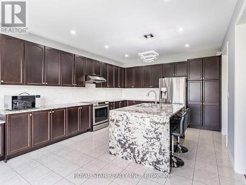 24 Bonnieglen Farm Boulevard, Caledon, ON - Indoor Photo Showing Kitchen With Upgraded Kitchen