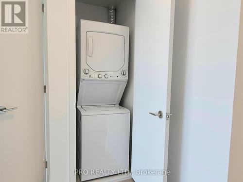 426 - 86 Dundas Street E, Mississauga, ON - Indoor Photo Showing Laundry Room