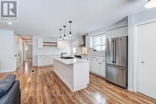 77 Orchard Park Road, Kawartha Lakes (Lindsay), ON - Indoor Photo Showing Kitchen With Upgraded Kitchen