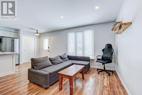 77 Orchard Park Road, Kawartha Lakes (Lindsay), ON - Indoor Photo Showing Living Room