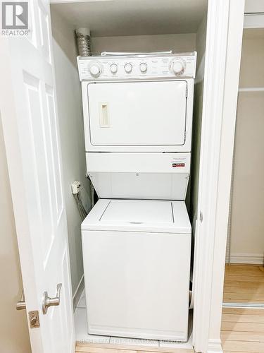 726 - 250 Wellington Street W, Toronto, ON - Indoor Photo Showing Laundry Room