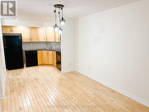 726 - 250 Wellington Street W, Toronto, ON - Indoor Photo Showing Kitchen