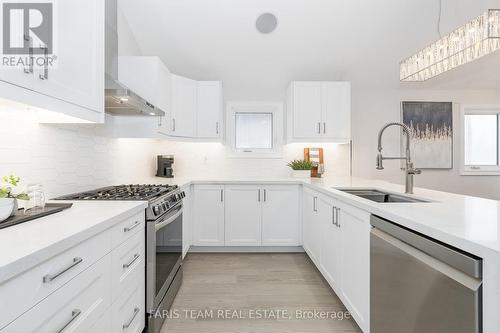 1135 Poplar Drive, Innisfil, ON - Indoor Photo Showing Kitchen With Upgraded Kitchen