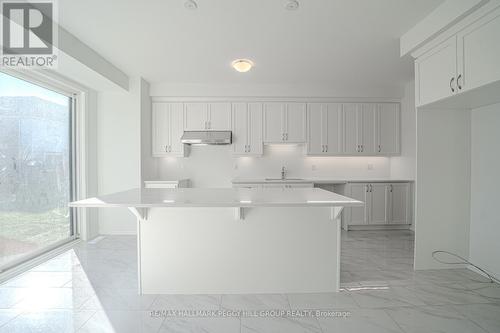 713 Mika Street, Innisfil, ON - Indoor Photo Showing Kitchen