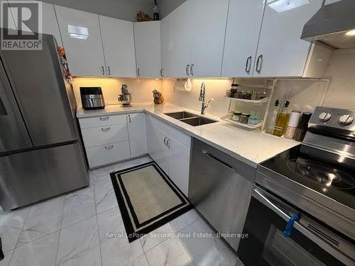 901 - 360 Ridelle Avenue, Toronto, ON - Indoor Photo Showing Kitchen With Stainless Steel Kitchen With Double Sink