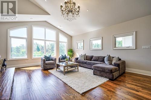 3948 Vandorf Side Road, Whitchurch-Stouffville, ON - Indoor Photo Showing Living Room