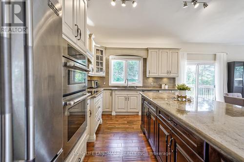 3948 Vandorf Side Road, Whitchurch-Stouffville, ON - Indoor Photo Showing Kitchen With Upgraded Kitchen