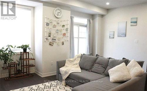 104 Roy Grove Way, Markham, ON - Indoor Photo Showing Living Room