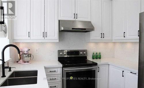 104 Roy Grove Way, Markham, ON - Indoor Photo Showing Kitchen With Double Sink