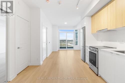 909 - 30 Upper Mall Way, Vaughan, ON - Indoor Photo Showing Kitchen