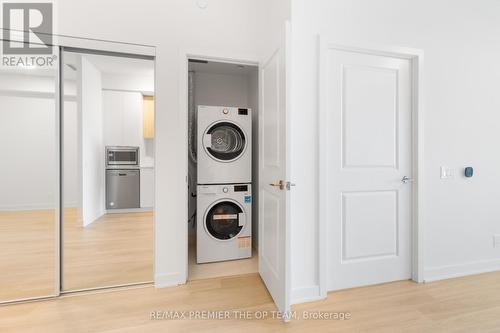 909 - 30 Upper Mall Way, Vaughan, ON - Indoor Photo Showing Laundry Room