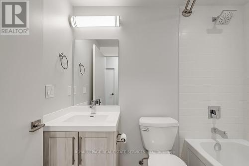 602 - 2081 Fairview Street, Burlington, ON - Indoor Photo Showing Bathroom