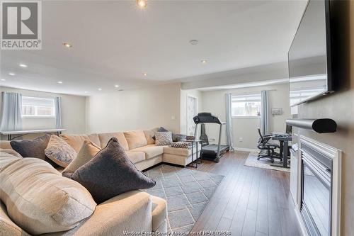 2475 Maitland, Windsor, ON - Indoor Photo Showing Living Room