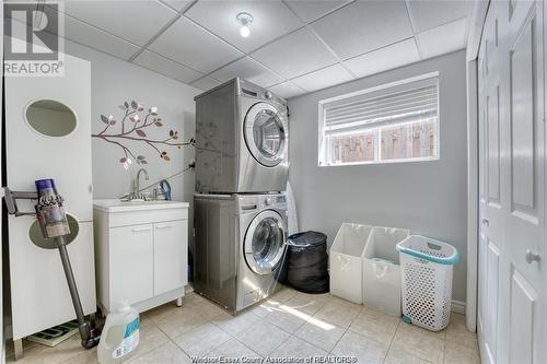 2475 Maitland, Windsor, ON - Indoor Photo Showing Laundry Room