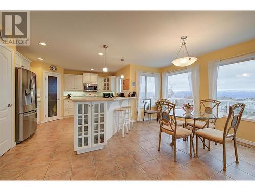 620 Arrowleaf Lane, Kelowna, BC - Indoor Photo Showing Dining Room