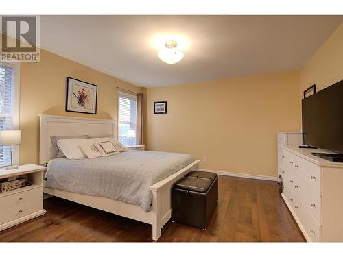 Primary bedroom on MAIN LEVEL - 620 Arrowleaf Lane, Kelowna, BC - Indoor Photo Showing Bedroom