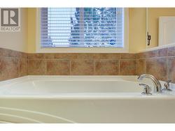 Soaker tub - 