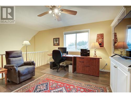 Perfect spot for home office - 620 Arrowleaf Lane, Kelowna, BC - Indoor