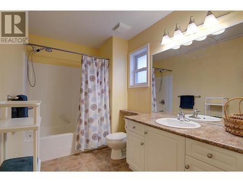 4-piece bedroom on upper level - 620 Arrowleaf Lane, Kelowna, BC - Indoor Photo Showing Bathroom