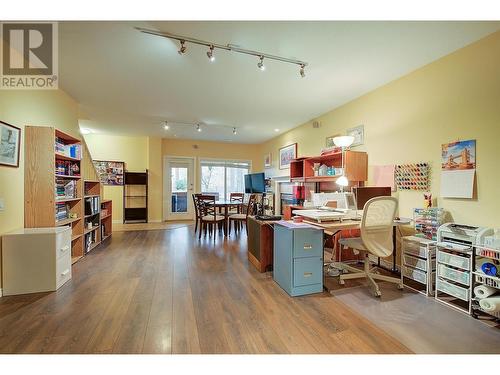 Perfect spot to relax or turn into your own crafts room! - 620 Arrowleaf Lane, Kelowna, BC - Indoor Photo Showing Office