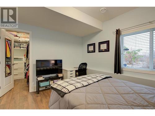 Spacious walk-in closet - 620 Arrowleaf Lane, Kelowna, BC - Indoor Photo Showing Bedroom