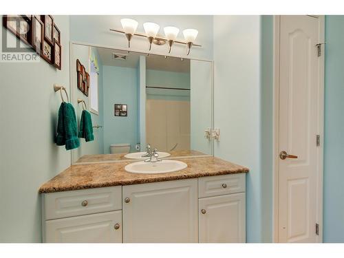 620 Arrowleaf Lane, Kelowna, BC - Indoor Photo Showing Bathroom